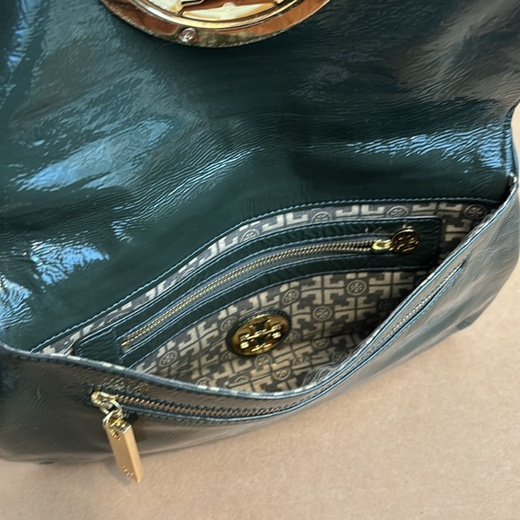 Dark green patent leather Tory Burch clutch - Picture 6 of 7